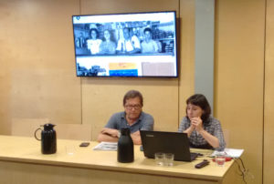 Albert Ortiz, tinent d'alcalde, i Karen Munté, cap del Servei d’Arxiu, presentant el nou web de l’Arxiu Municipal. Foto: Rafael Martín (CREM)